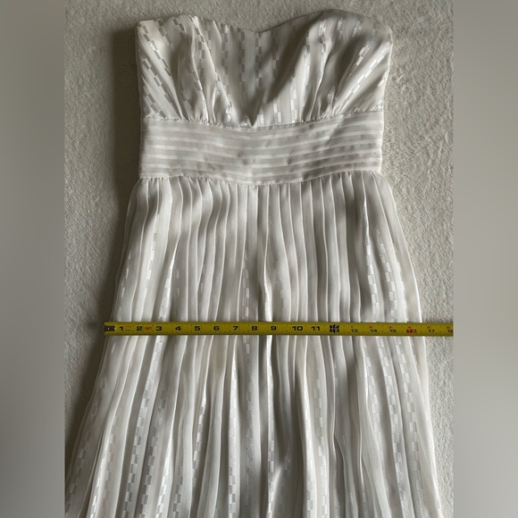 White House Black Market Strapless Pleated Ivory Dress | Cocktail Size 0 - Picture 8 of 13